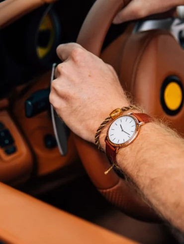 Tight grip car steering wheel