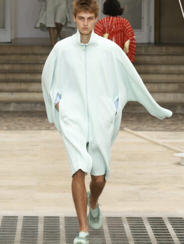 Collection Issey Miyake - Sobriété et créativité