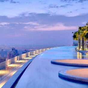 luxury hotel pool dubai