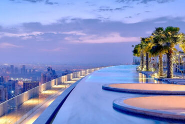 luxury hotel pool dubai
