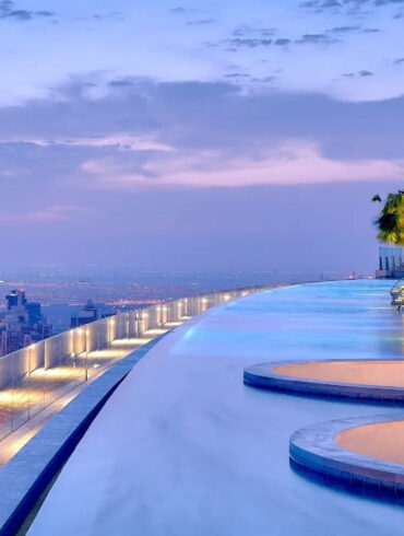 luxury hotel pool dubai