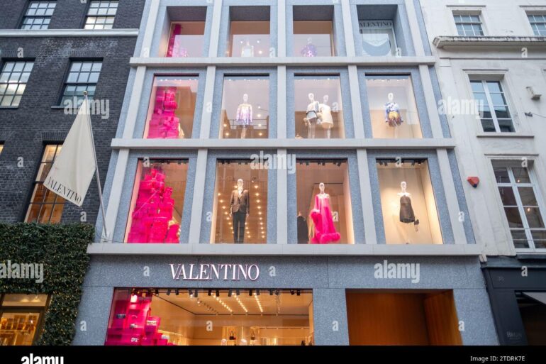 boutique valentino luxe façade