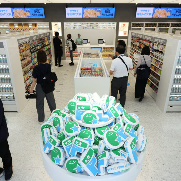 FamilyMart Tokyo flagship interior