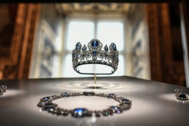 Louvre vitrine bijoux couronne
