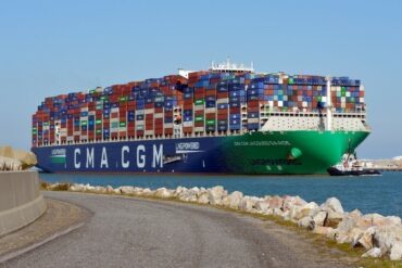 navire cargo port conteneurs