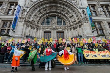 Victoria Albert Museum workers strike