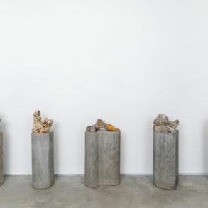 Amélia Toledo sculpture stone resin
