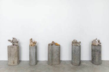 Amélia Toledo sculpture stone resin