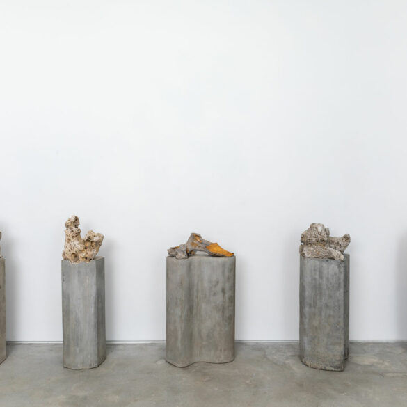 Amélia Toledo sculpture stone resin