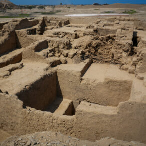 ancient tomb Peruvian coast