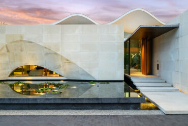 Dallas house undulating roof