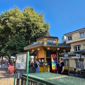 kiosque traditionnel Lisbonne vert
