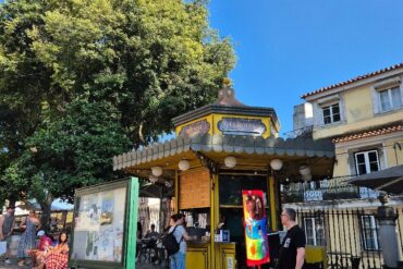 kiosque traditionnel Lisbonne vert