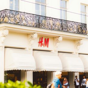 magasin H&M façade logo