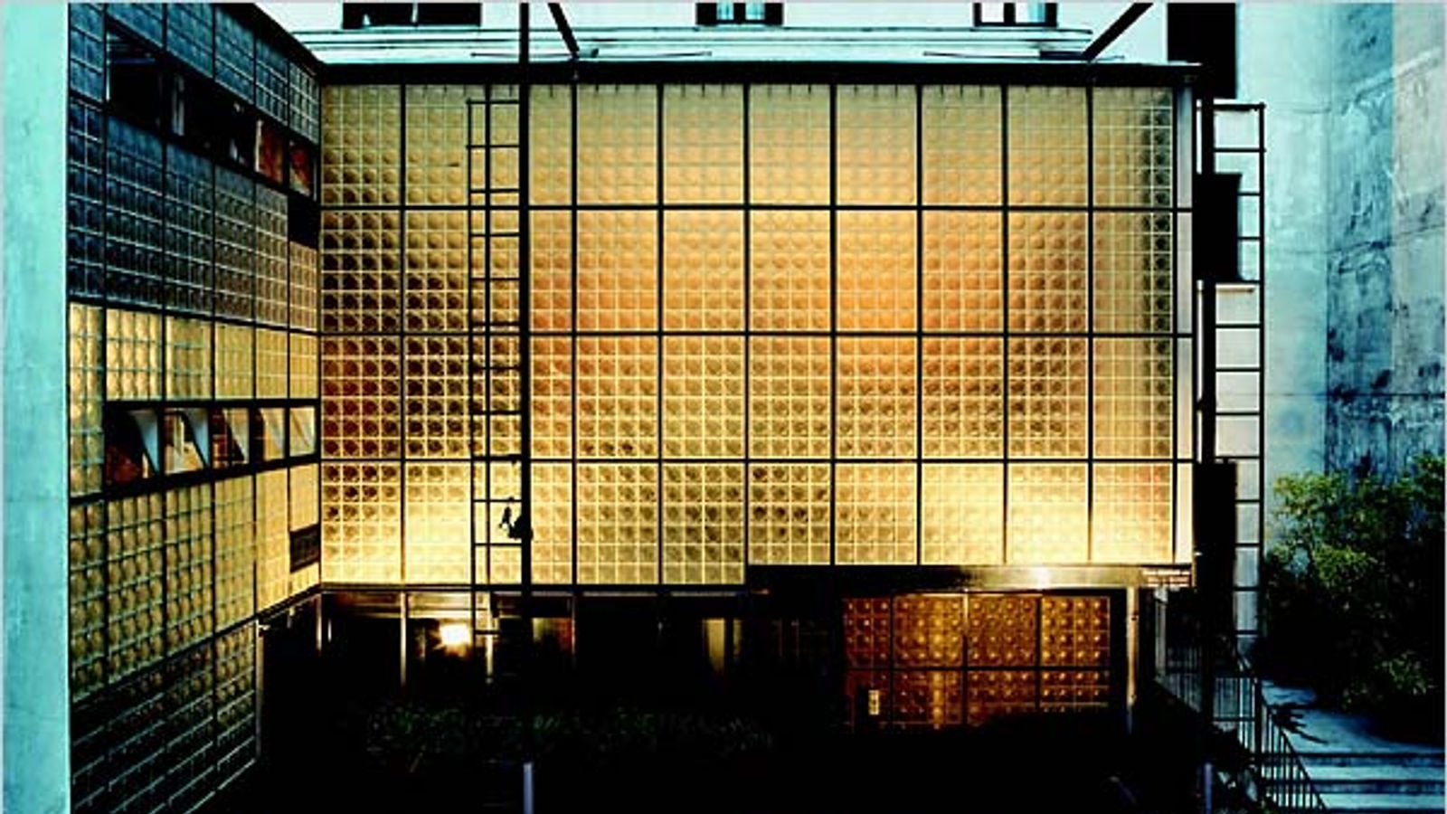 Maison de Verre translucent glass block facade