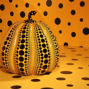 yayoi kusama polka dot pumpkin