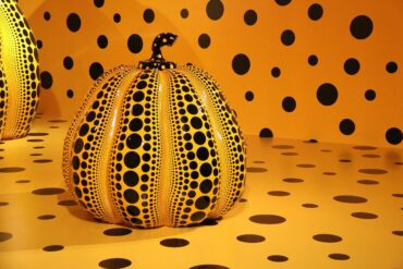 yayoi kusama polka dot pumpkin
