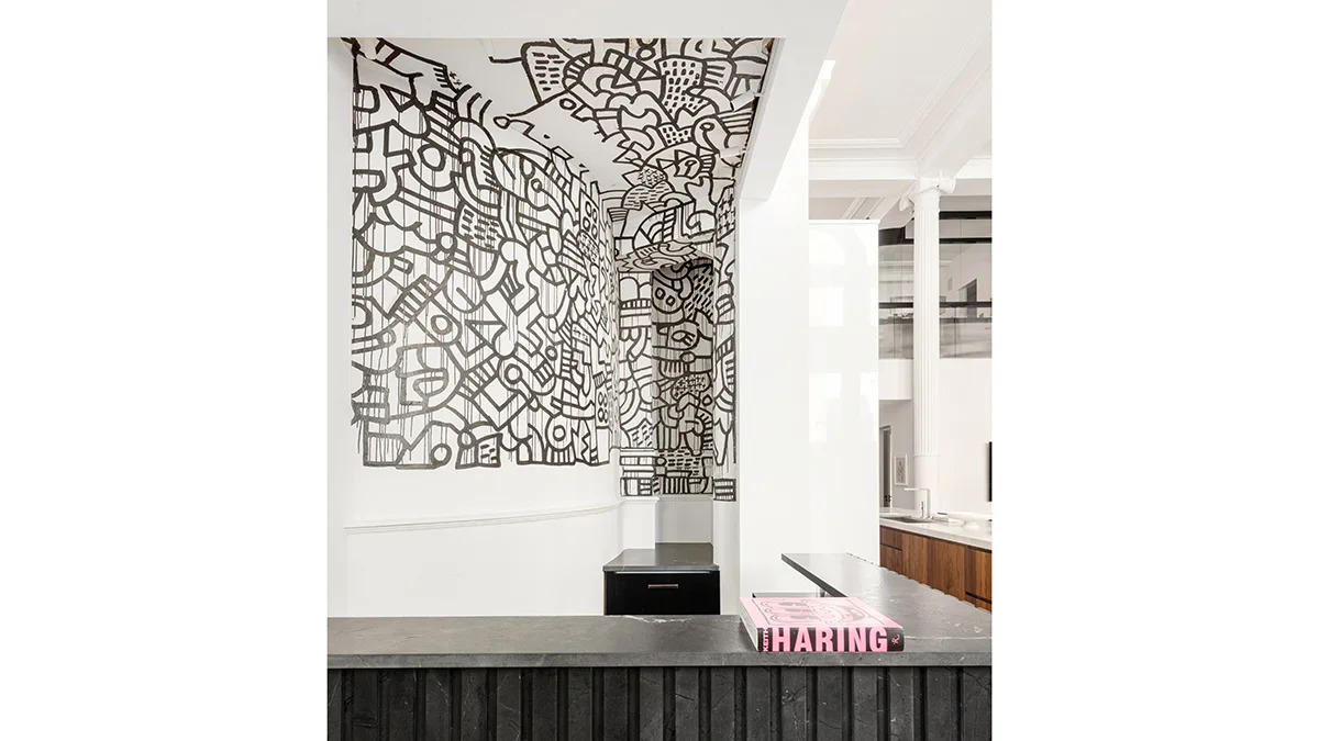 Keith Haring black white mural on brick 1979
