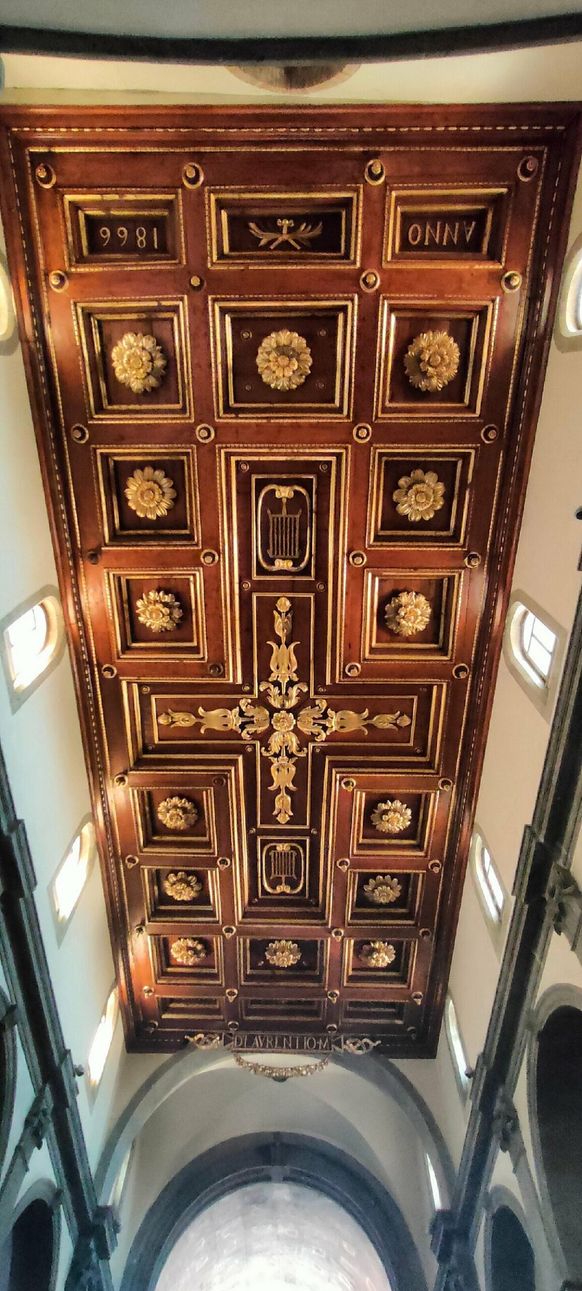 Lorenzo Castillo interior design architectural molding 2026