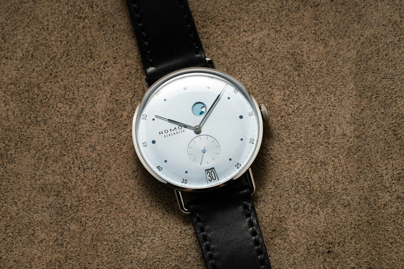 Nomos Metro caliber movement detail 2026