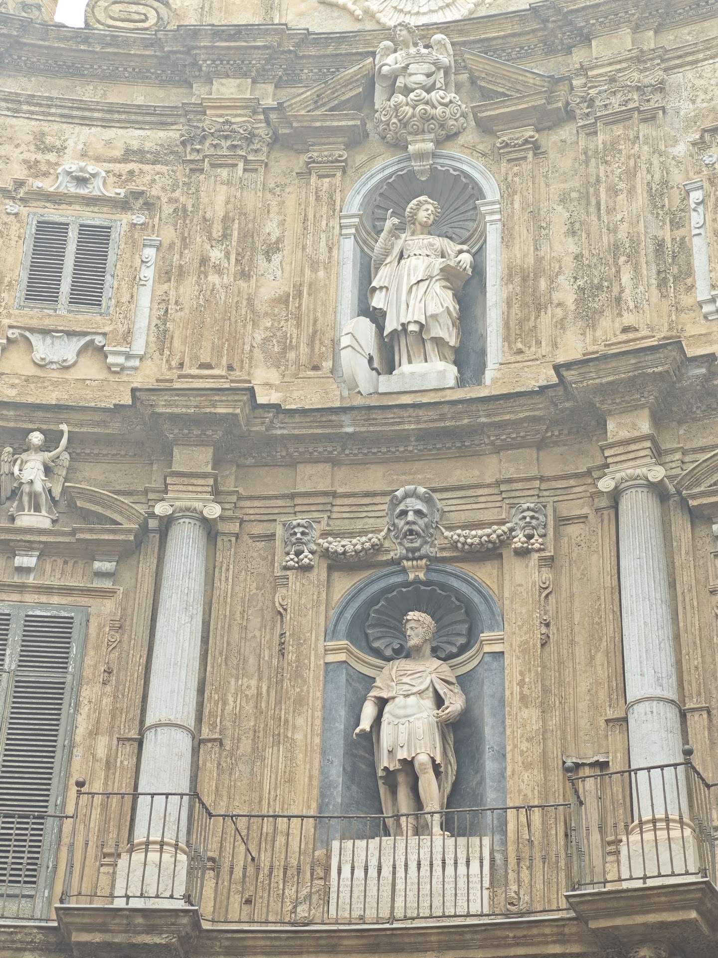 Quattro Canti golden stone facade Palermo
