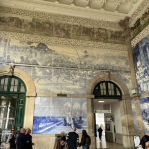 Sao Bento station Porto azulejos tiles