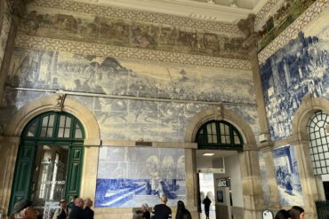 Sao Bento station Porto azulejos tiles