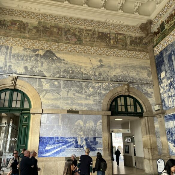 Sao Bento station Porto azulejos tiles
