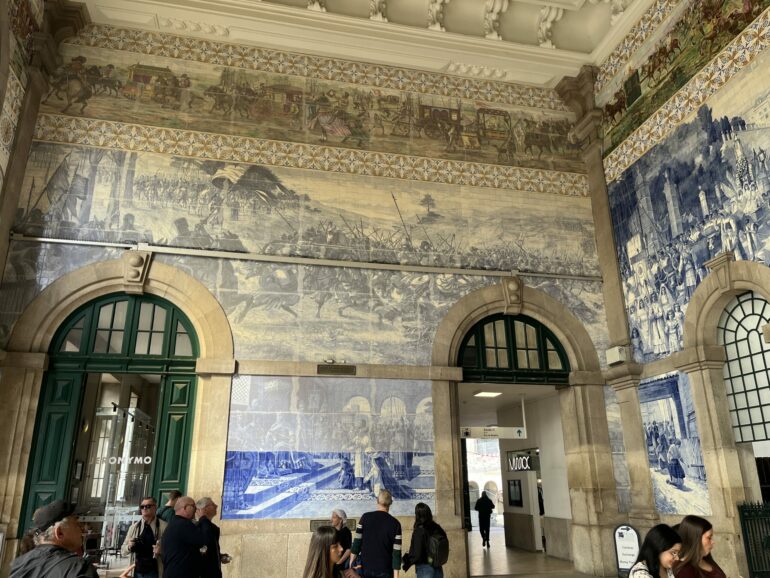 Sao Bento station Porto azulejos tiles