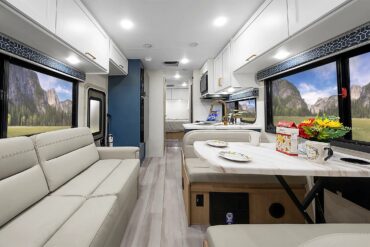 Thor Motor Coach Rize+ Ford E-Series Cutaway 2026